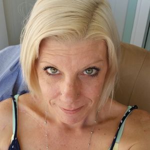 Meet your Posher, Carrie